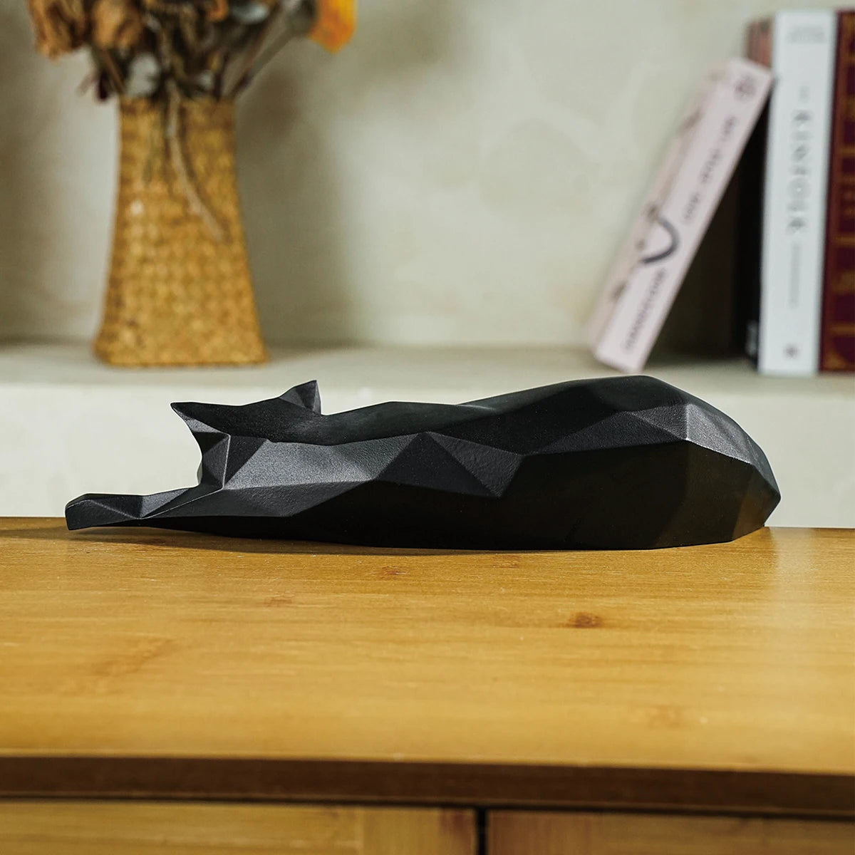 Low-poly Cat Statue