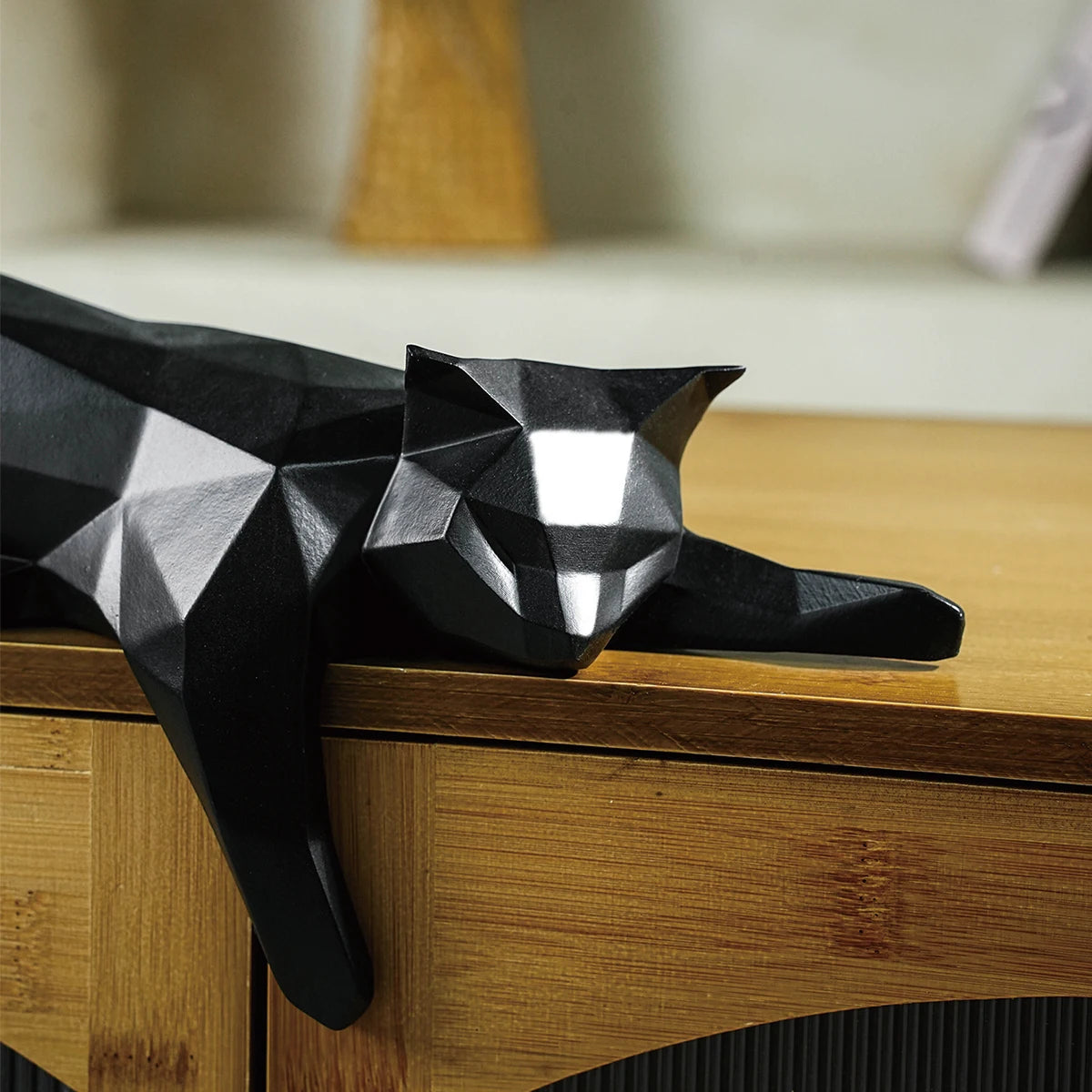 Low-poly Cat Statue