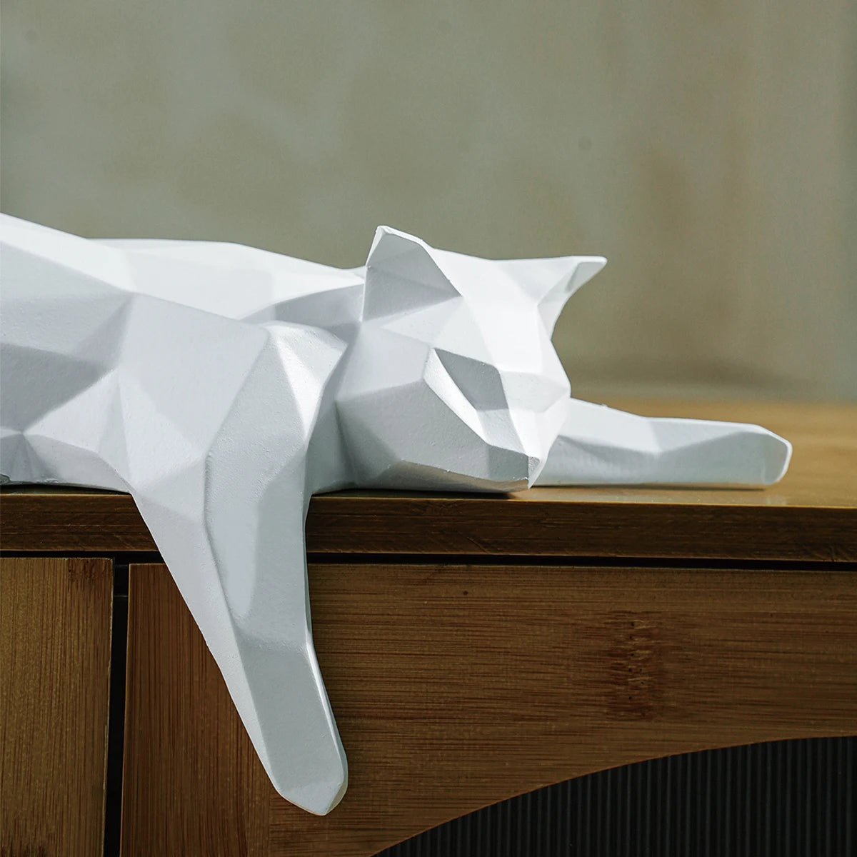 Low-poly Cat Statue